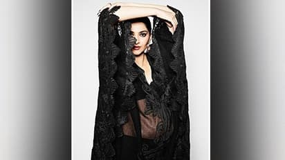 Sonam Kapoor ಬೇಬಿ ಬಂಪ್‌ ಪೋಟೋಶೂಟ್‌; ಕಪ್ಪು ಪಾರದರ್ಶಕ ಡ್ರೆಸ್‌ನಲ್ಲಿ ನಟಿ ಪೋಸ್‌!  