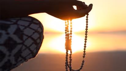 ಪ್ರತಿದಿನ ಬೆಳಿಗ್ಗೆ ಈ ಮಂತ್ರಗಳನ್ನು ಪಠಿಸಿ ದಿನವಿಡೀ ಪಾಸಿಟಿವ್ ಆಗಿರುವಿರಿ