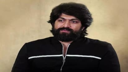 300తో కెరీర్ స్టార్ట్ అయ్యిందంటూ ఎమోషనల్ అయిన కెజియఫ్ స్టార్  యష్