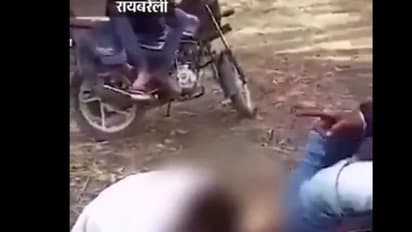 বানান ভুল বলার 'সাজা', দলিত সম্প্রদায়ের নাবালককে দিয়ে নিজের পা চাটাল উচ্চবর্ণের তরুণ