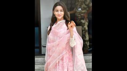 ಹನಿಮೂನ್‌ ಬದಲು ಕೆಲಸಕ್ಕೆ ಹಾಜಾರಾದ Alia Bhatt ಸಿಂಪಲ್‌ ಲುಕ್‌ನಲ್ಲಿ ನವವಧು