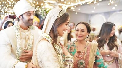 बेटी की विदाई में आंसू नहीं रोक पाईं सोनी राजदान, आलिया भट्ट हुईं भावुक तो रणबीर कपूर ने यूं संभाला