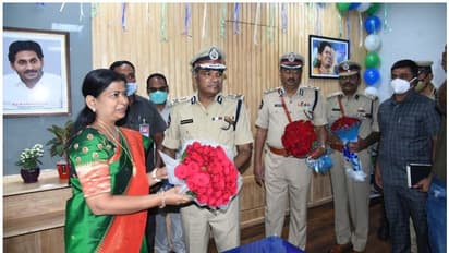 హోంమంత్రి వనితను కలిసిన డీజీపీ రాజేంద్రనాథ్ రెడ్డి.. ‘నెల్లూరు కోర్టు చోరీ కేసు విచారణలో వాస్తవాలు బయటికి.. ’