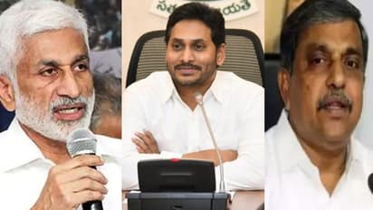 విజయసాయి రెడ్డికి జగన్ షాక్: పైచేయి సాధించిన సజ్జల రామకృష్ణా రెడ్డి