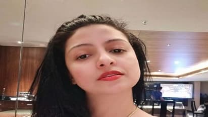 इस क्रिकेटर की पत्नी को उसके पिता ने किया संपत्ति से बेदखल, कुछ दिन पहले वायरल हुए थी सिंदूर वाली फोटो