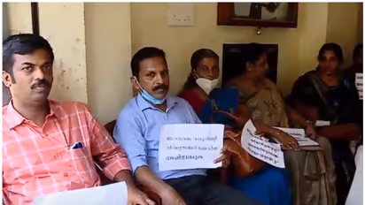 മൈലപ്ര സഹകരണ ബാങ്കില് സാമ്പത്തിക പ്രതിസന്ധി: 'നിക്ഷേപം മടക്കി നല്കാനാകുന്നില്ല', ജീവനക്കാരും സമരത്തില്