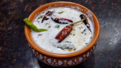 10 நிமிடத்தில் சுவையான மோர் குழம்பு செய்ங்க.. ரெசிபி இதோ!