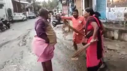 விளக்குமாறு பிய்ய பிய்ய ஆட்டோ ஓட்டுநரை ரவுண்ட் கட்டி தாக்கிய பெண்.. நடந்தது என்ன?