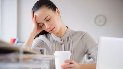 क्या आपको भी रहती है लगातार थकान? किडनी की समस्या का संकेत!