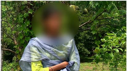 ప్రేమకు అడ్డురాని కులం పెళ్లికి అడ్డొచ్చిందట ... ప్రియుడి ఇంటిముందు దళిత యువతి మౌనదీక్ష