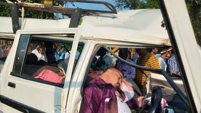 ಬೊಲೆರೋ ವಾಹನ ಮರಕ್ಕೆ ಡಿಕ್ಕಿ, 6 ಮಂದಿ ಸಾವು, ಮದ್ವೆ ಮುಗಿಸಿ ಮನೆಗೆ ಹೋಗುತ್ತಿದ್ದವರು ಮಸಣಕ್ಕೆ