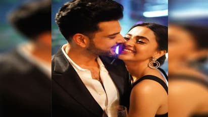 तेजस्वी प्रकाश ने रचाई करण कुंद्रा के नाम की मेहंदी, क्या चुपके से शादी करने की हो रही तैयारी!
