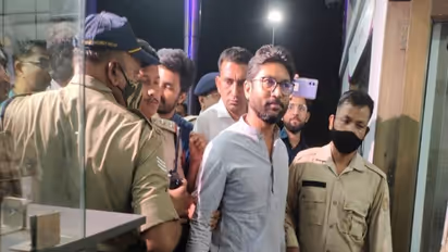 ಪ್ರಧಾನಿ ಮೋದಿಯನ್ನು ಟೀಕಿಸಿ ಜೈಲುಪಾಲಾಗಿದ್ದ ಜಿಗ್ನೇಶ್ ಮೇವಾನಿಗೆ ಜಾಮೀನು, ಅದರ ಬೆನ್ನಲ್ಲೇ ಮತ್ತೆ ಅರೆಸ್ಟ್!