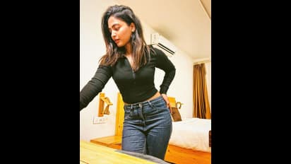 Bigg boss Harika: టైట్ జీన్స్ లో బ్యాక్ చూపిస్తూ బిగ్ బాస్ హారిక రచ్చ... టెంప్టింగ్ ఫోజులు చూస్తే మెంటల్ ఖాయం 