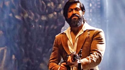 KGF 2 देख रहे लड़के को सरेआम मारी गोली, थिएटर में मची भगदड़ तो मौके का फायदा उठा कर शूटर फरार