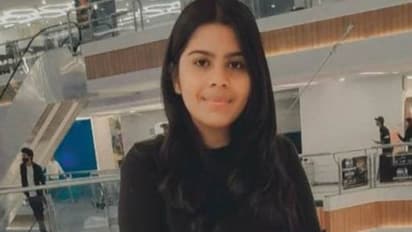 बचपन की एक आदत पड़ गई भारी, बेटी ने मम्मी-पापा को भावुक नोट छोड़ लगाई फांसी, झकझोर देगी इंदौर की ये दुखद घटना