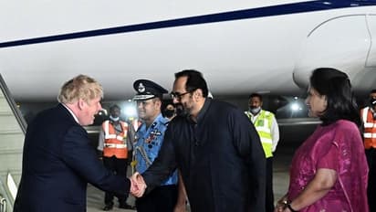 ബ്രിട്ടീഷ് പ്രധാനമന്ത്രിയെ ദില്ലി വിമാനതാവളത്തില് സ്വീകരിച്ച് കേന്ദ്ര സഹമന്ത്രി രാജീവ് ചന്ദ്രശേഖർ