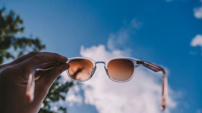 5 essential things every man should carry on beach