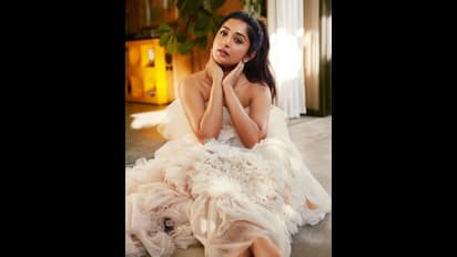  హద్దులు చెరిపేసిన బాలయ్య హీరోయిన్‌.. టాప్‌ లేకుండా షాకింగ్‌ పోజులు.. చూస్తే పండగే 