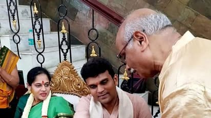 ಗಾಯಕ ಹೇಮಂತ್ ಪತ್ನಿಗೆ ಸೀಮಂತ ಸಂಭ್ರಮ; ಇಲ್ಲಿವೆ ಅಮೃತ ಘಳಿಗೆಯ ಫೋಟೋಗಳು