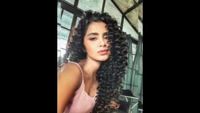Anupama Parameswaran: రూటు మార్చిన అనుపమ.. అందాలలో కొత్త యాంగిల్, ఫ్యాన్స్ కి స్వీట్ షాక్ 