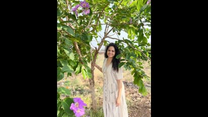 Singer Sunitha: మామిడి కాయలతో సింగర్‌ సునీత పోజులు.. `బ్లెస్డ్` అంటూ పోస్ట్.. మళ్లీ తల్లి కాబోతుందా? 