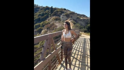 Ananya Panday Photos: ఎత్తైన కొండలపై యంగ్ బ్యూటీ స్టన్నింగ్ స్టిల్స్.. అనన్య గ్లామర్ కు ఫిదా అవ్వాల్సిందే..