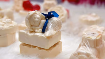 ക്ലിയോപാട്രയുടെ സൗന്ദര്യരഹസ്യം! കഴുതപ്പാലിൽ നിര്മിച്ച സോപ്പുമായി ഖാദി ബോര്ഡ്