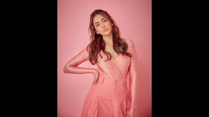 పింక్‌ పాంథర్‌ లుక్‌లో రకుల్‌ హోయలు.. క్లీవేజ్‌ అందాలకు చిత్తైపోతున్న నెటిజన్లు.. ఫ్యాన్స్ కి సండే విందు