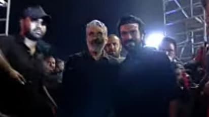 Acharya Prerelease Event : రాజమౌళి, రామ్ చరణ్ గ్రాండ్ ఎంట్రీ.. ఆడియెన్స్ గోలకు దద్దరిల్లిన గ్రౌండ్..