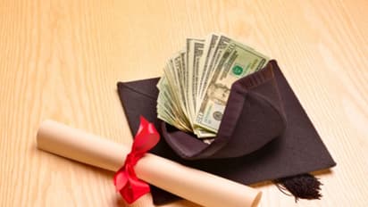 വിദ്യാഭ്യാസ വായ്പ: ഏറ്റവും കുറഞ്ഞ പലിശ നിരക്ക് നൽകുന്ന 10  ബാങ്കുകൾ