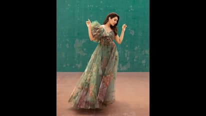 Raashi Khanna: ఫ్రంట్‌ బ్యాక్‌ చూపిస్తూ రాశీ ఖన్నా గ్లామర్ ట్రీట్..  స్టన్నింగ్ స్టిల్స్ తో మెస్మరైజింగ్..