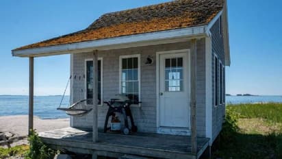 ലോകത്തിലെ ഏറ്റവും ഒറ്റപ്പെട്ട വീട്? ഇപ്പോൾ വിൽപനയ്ക്ക്, വില 2.5 കോടി!