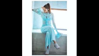 அனல் மேலே பனித்துளியாய் ஆண்ட்ரியா..வெளியான பர்ஸ்ட் லுக்..