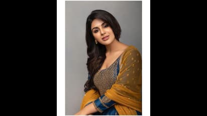 Bheemla Nayak: సిగ్గు మొగ్గలేస్తున్న భీమ్లా నాయక్ బ్యూటీ.. రానా ఆన్ స్క్రీన్ వైఫ్ మైండ్ బ్లోయింగ్ ఫోటోస్ 