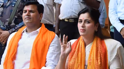  Hanuman chalisa row ಹನುಮಾನ್ ಚಾಲೀಸಾ ವಿವಾದ, ರಾಣಾ ದಂಪತಿ ವಿರುದ್ಧ ದೇಶದ್ರೋಹ ಕೇಸು!