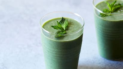 इस पत्ते का पानी पीने से कम होगा वजन, चेहरे में आएगा ग्लो, बिना खर्च के घर में ऐसे करें तैयार