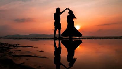 इन 4 राशि के लड़कों में होता है गजब का आकर्षण, लड़कियों में बना रहता है इनका क्रेज, क्या आप भी हैं इनमें शामिल?