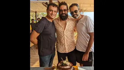 ಬಾಕ್ಸ್ ಆಫೀಸ್‌ನಲ್ಲಿ 'ಕೆಜಿಎಫ್- ಚಾಪ್ಟರ್ 2' ಅಬ್ಬರ, ಇದೇ ಖುಷಿಯಲ್ಲಿ ಚಿತ್ರ ತಂಡದಿಂದ ಭರ್ಜರಿ ಪಾರ್ಟಿ