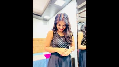 Ananya Nagalla: డాక్టర్‌ అయిన `వకీల్‌సాబ్‌` బ్యూటీ.. ఎలా ముసిముసినవ్వులు నవ్వుతుందో చూడండి.. 