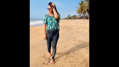 Nandita Swetha: చేతులు పైకెత్తి హీటెక్కించేలా బెల్లీ షో.. నడుము చుట్టుకొలతలు ఇలా చూపిస్తోంది 