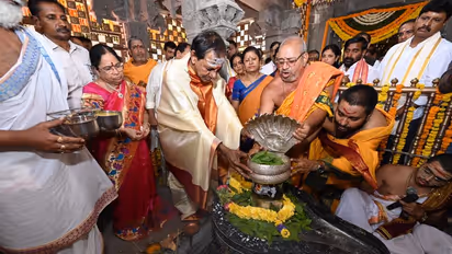 సతీసమేతంగా యాదాద్రికి సీఎం కేసీఆర్... రామలింగేశ్వర స్వామికి ప్రత్యేక పూజలు (Photos)