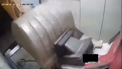 Money Heist 2023 ATM ಹಣ ದೋಚಲು ಬುಲ್ಡೋಜರ್ ಬಳಸಿದ ಕಳ್ಳರು, ಸಿಸಿಟಿವಿಯಲ್ಲಿ ಕರಾಮತ್ತು ಸೆರೆ!