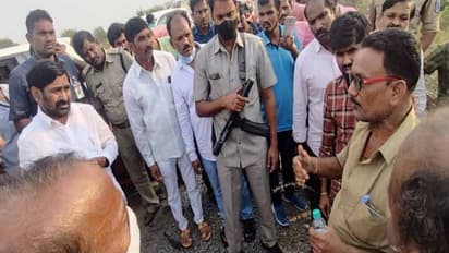 యాదాద్రి జిల్లాలో సైడ్ కాల్వలోకి దూసుకెళ్లిన ఆర్టీసీ బస్సు:ప్రయాణీకులకు ధైర్యం చెప్పిన మంత్రి జగదీష్ రెడ్డి