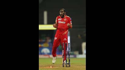 ipl 2022 csk vs pbks rishi dhawan : ஃபேஸ் ஷீல்ட் அணிந்து ரிஷி தவண் பந்துவீசக் காரணம் என்ன? வைரலாகும் பதில்