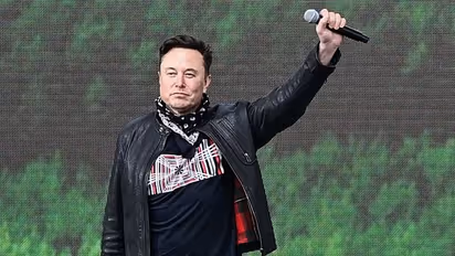 Twitter’s new boss Elon Musk targets Coca-Cola, says he’ll buy it ‘to put cocaine back in’