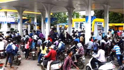 Petrol-diesel prices today:వాహనదారులకు రిలీఫ్.. పెట్రోల్, డీజిల్ కొత్త ధరలు విడుదల.. లీటరు ధర ఎంతంటే..?