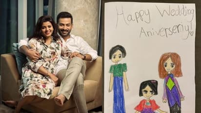 'സ്പെല്ലിംഗ് തെറ്റാണ്, പക്ഷേ..'; വിവാഹ വാര്‍ഷികത്തിന് അല്ലി നല്‍കിയ സമ്മാനത്തെക്കുറിച്ച് സുപ്രിയ