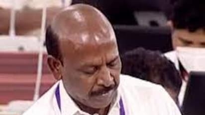 நிச்சயதார்த்தம் பண்ணிட்டோம்.. கல்யாணம் நீங்க தான் பண்ணி வைக்கனும்.. அமைச்சர் கூறிய பதிலால் கலகலப்பு..