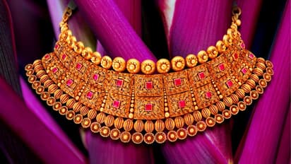 Gold Price Today : സ്വർണവില വീണ്ടും കുറഞ്ഞു, ഇന്നത്തെ വില...